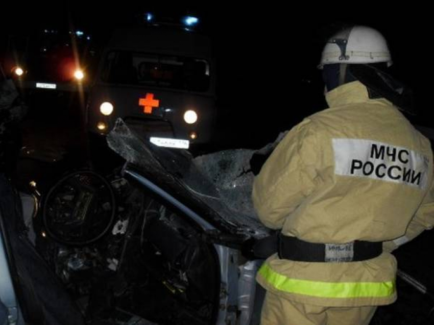 В Грибановском районе легковой автомобиль столкнулся с рейсовым автобусом. Есть погибший