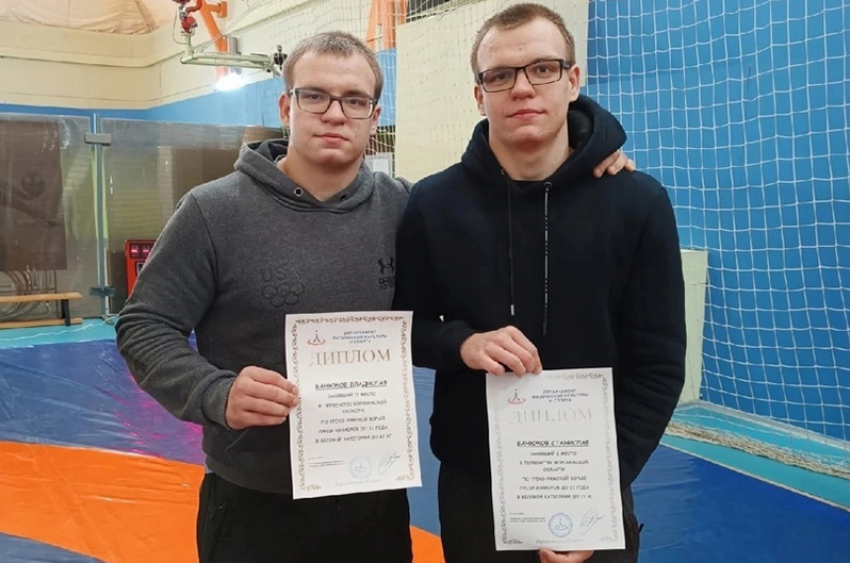  Братья-силачи из Борисоглебска завоевали медали на областном  Первенстве по борьбе 