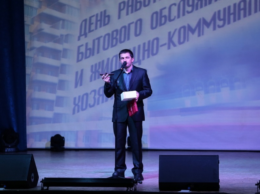 Борисоглебская «Служба Добровольцев» поблагодарила Андрея Пищугина молотком