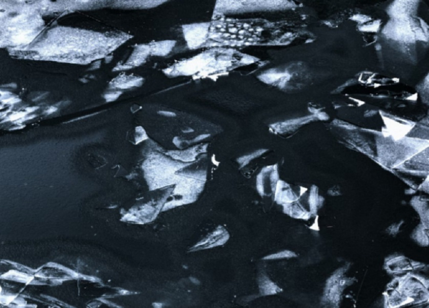 О смертельной опасности льда во время погодных качелей напомнили жителям Воронежской области