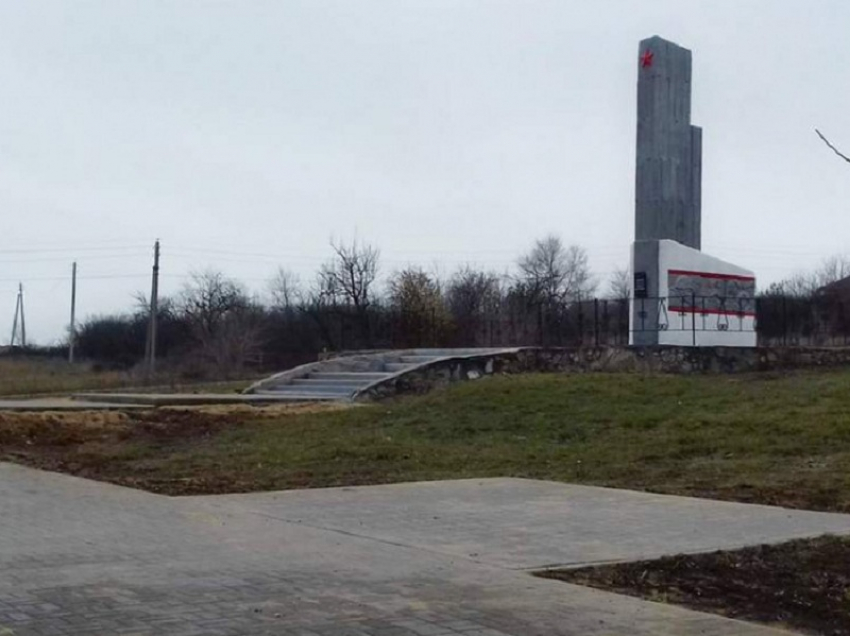 В посёлке Новохопёрского района отремонтировали памятник землякам, погибшим в годы Войны