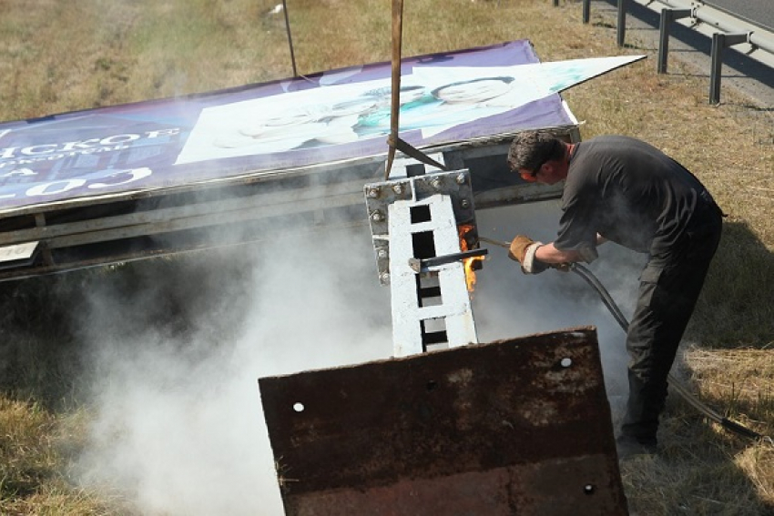 В Борисоглебске демонтируют 55 незаконных рекламных конструкций