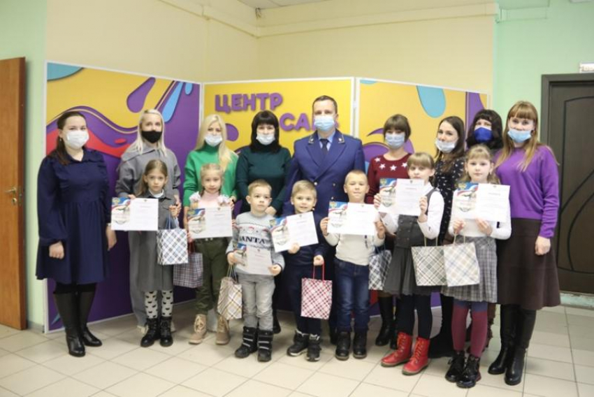 Дети Борисоглебска нарисовали профессию прокурора – как они это видят