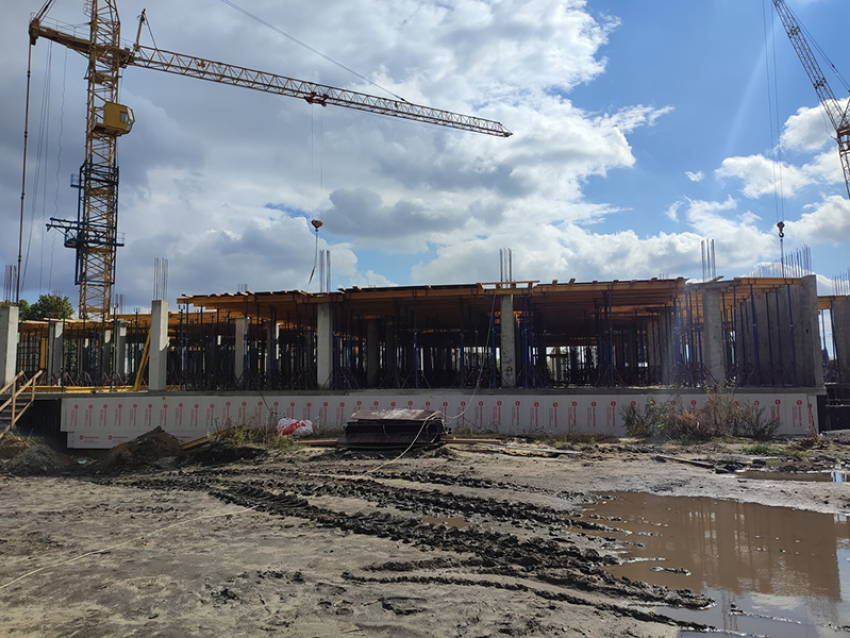 Новую школу в Новохоперске строили мигранты без документов