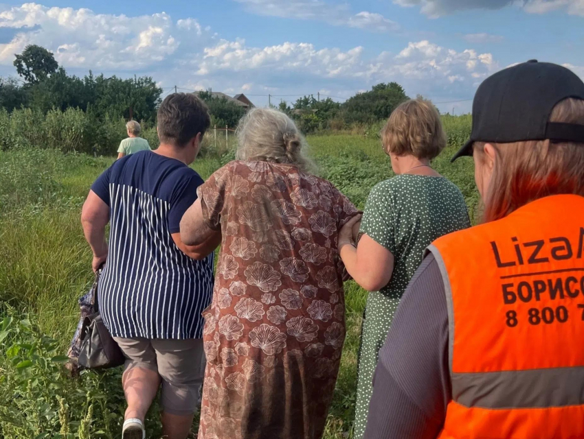 Пропавшую 89‑летнюю старушку нашли в траве у огорода в Поворинском районе