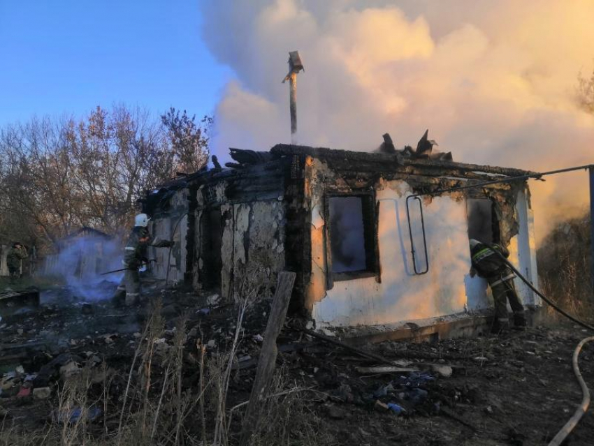 В страшном пожаре погибла многодетная семья: СК по Воронежской области возбудил уголовное дело 