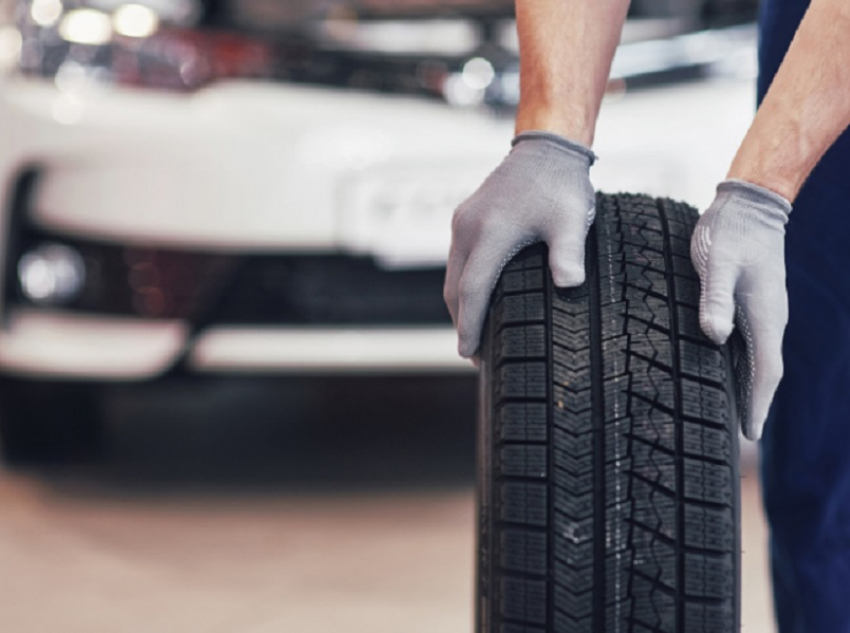 Жителям Воронежской области порекомендовали сменить резину на машине