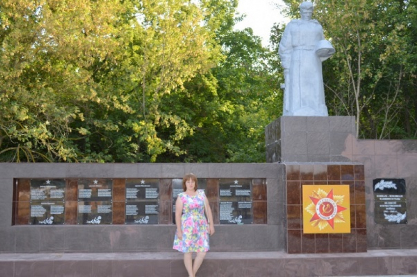 Памятник землякам, погибшим в годы ВОВ, отремонтировали активисты в Терновском районе
