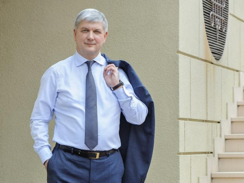 Губернатор Воронежской области Александр Гусев предложил сделать субботу рабочим днем