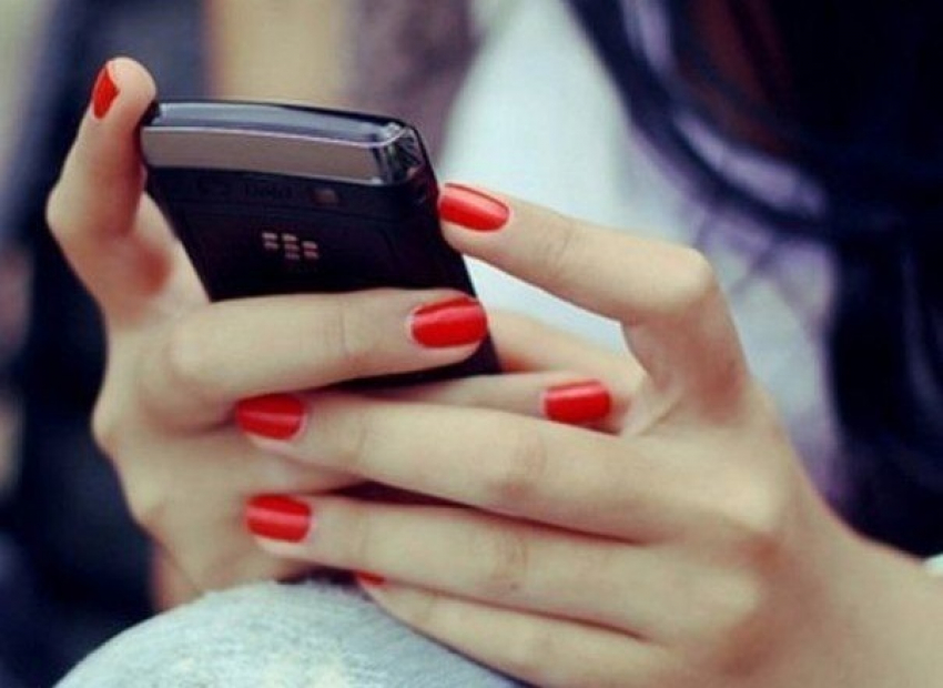 В Новохоперске местная жительница украла 5000 рублей с карты своей знакомой