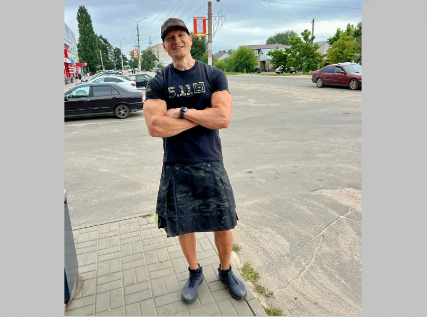 Мужчина в юбке стал помощником депутата Борисоглебской городской Думы от КПРФ