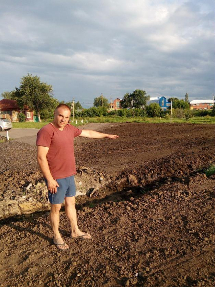 Вместо помойки - фруктовый  сад:  как жители окраины Борисоглебска благоустроили за свой счет прилегающую территорию