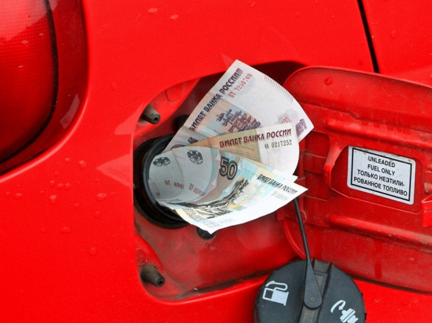 Аналитики подсчитали на сколько за неделю подорожал бензин в Воронежской области