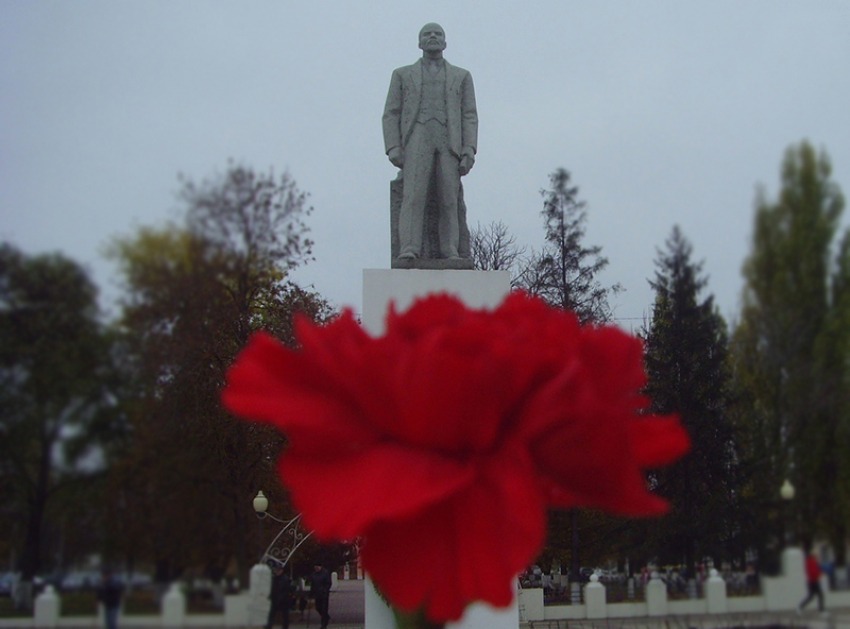 Траурные возложения цветов к памятникам Ленина пройдут в Воронежской области 21 января