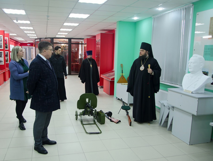  Епископ Борисоглебский Сергий посетил Поворинский историко-краеведческий музей