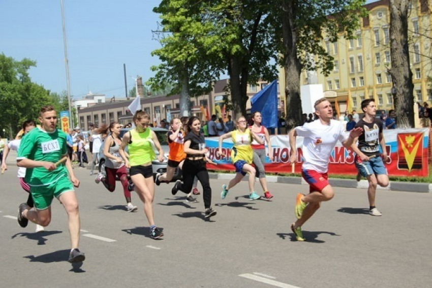 В Борисоглебске прошла легкоатлетическая эстафета «Победными верстами»