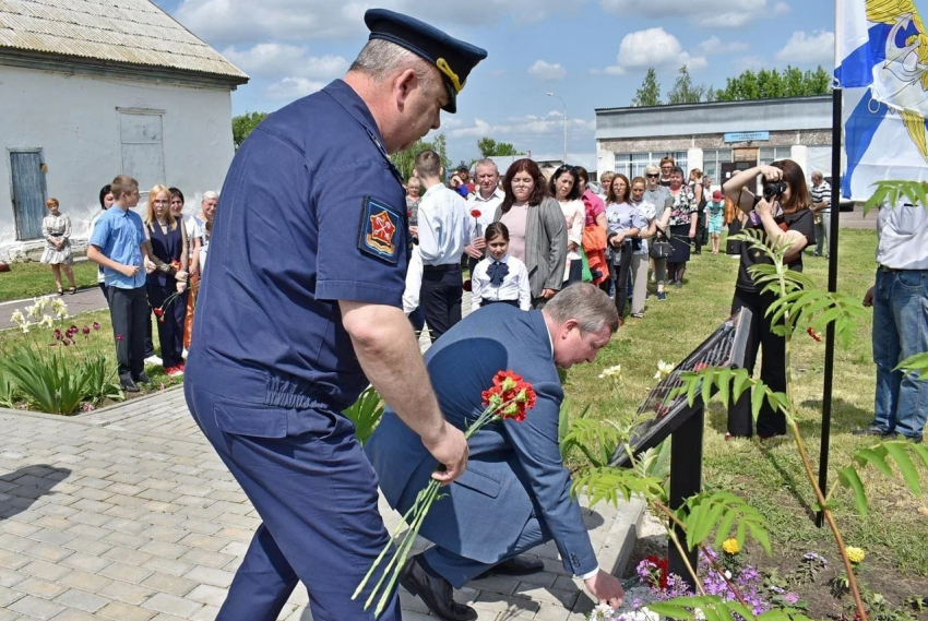 В Грибановском районе установили мемориальную плиту в память о погибшем в СВО матросе