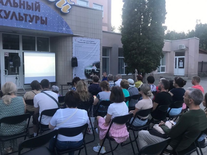 Фестиваль уличного кино прошел в Борисоглебске