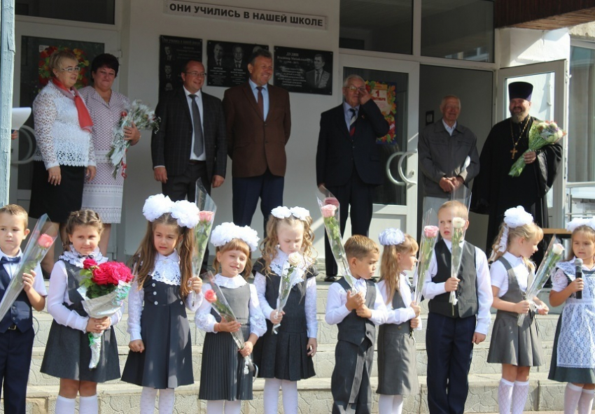 Алексей Рыженин поздравил грибановских школьников и педагогов с началом нового учебного года
