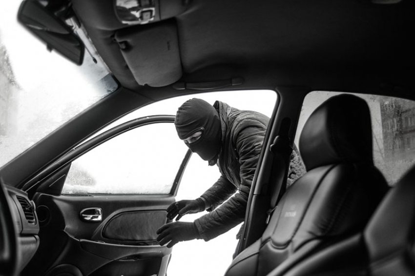 Угнать за 60 секунд: житель  Воронежской области вскрывал дорогие  авто, как консервные банки 