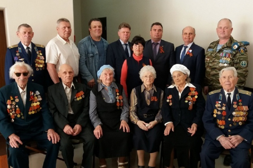 Андрей Пищугин поздравил борисоглебских ветеранов