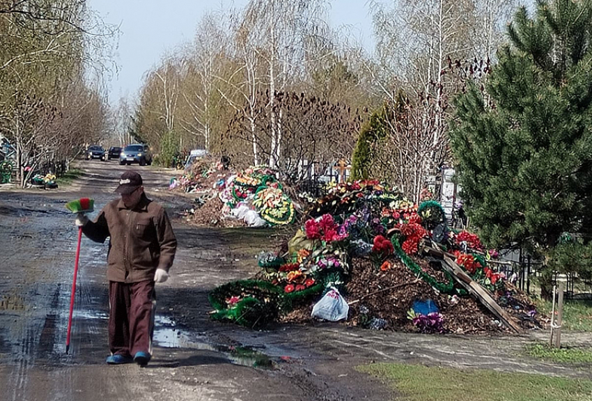 Администрация Борисоглебска и КУ ВО «Лесная охрана» получили представления от прокуратуры за мусор на кладбище 