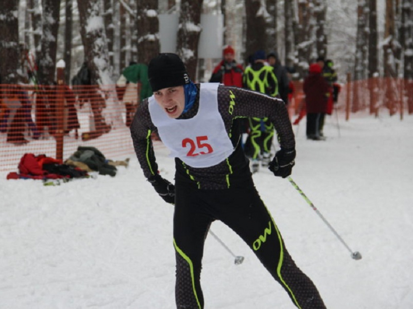 После первого снегопада в Борисоглебске состоялись соревнования по лыжным гонкам