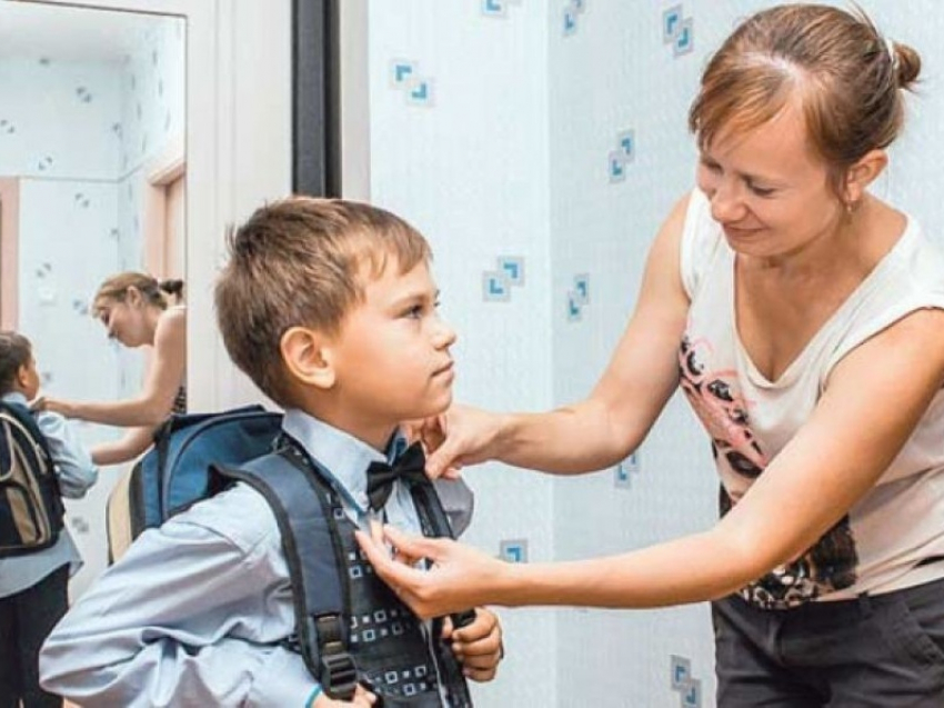 Какие пособия положены родителям школьников в Воронежской области