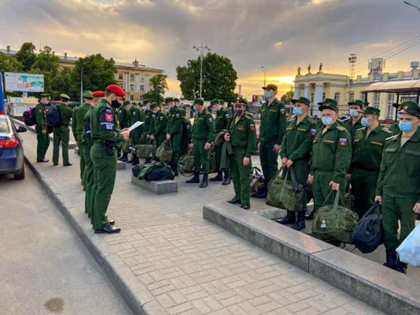 Весной из Воронежской области в армию призовут около 3 тыс. человек
