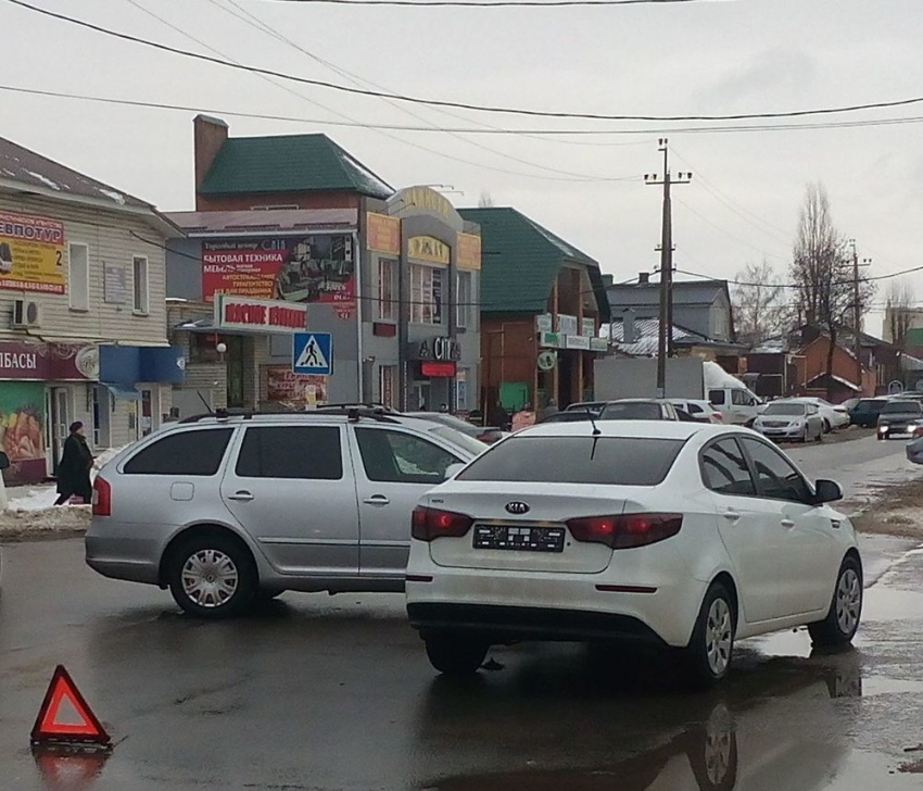 На самом оживленном перекрестке в центре Борисоглебска произошло ДТП