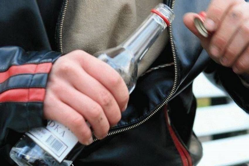 В Новохопёрском районе задержали похитителя водки и колбасы