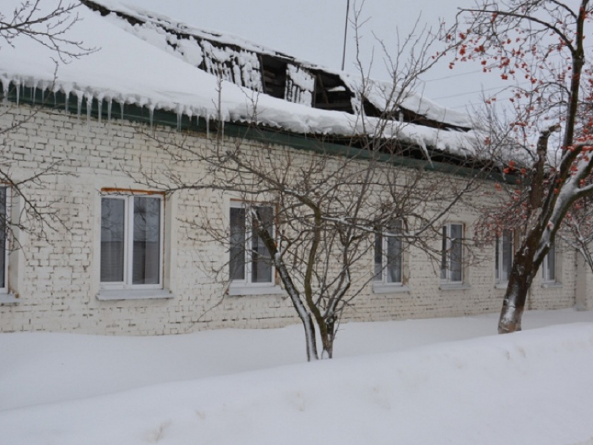 В Поворино из-за снега рухнула крыша детсада