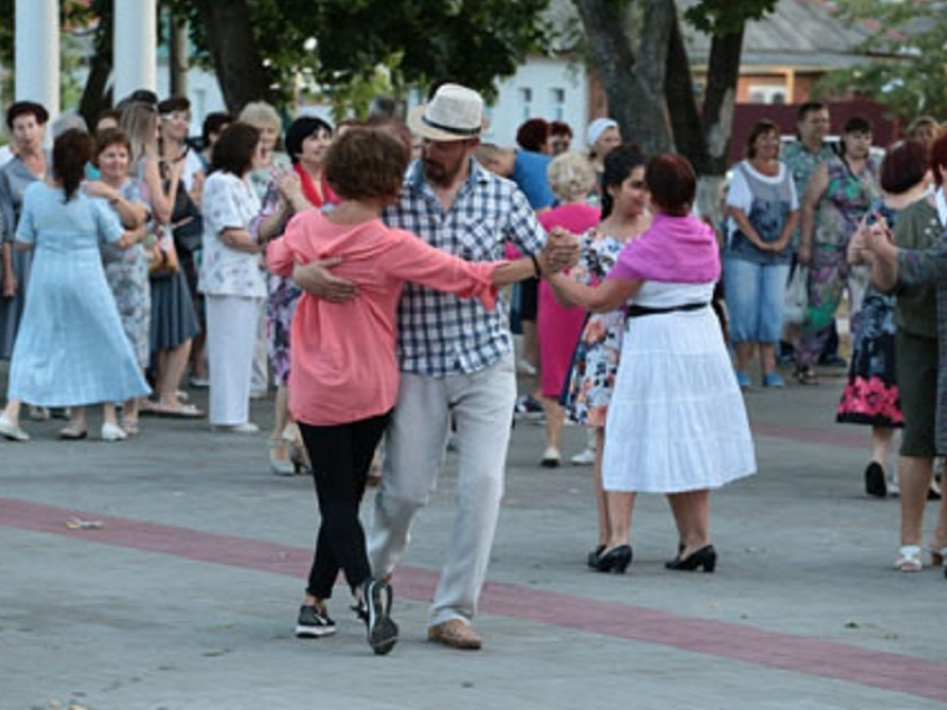 Борисоглебцы «зажгли» «под звуки старого граммофона»