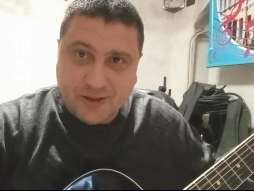 Борисоглебский бард Олег Никитин написал и исполнил ироничную песню об африканской чуме свиней