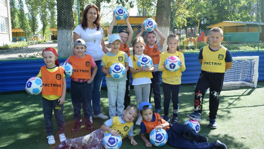Борисоглебский детский сад получил в подарок 10 футбольных мячей 