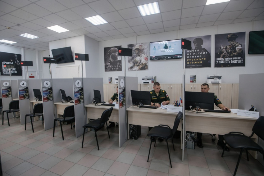 Единовременную выплату при заключении контракта увеличили в 4 раза в Воронежской области