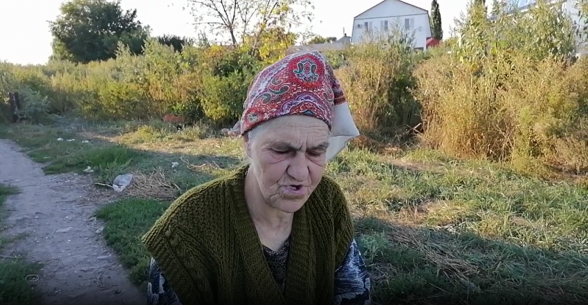 Бабушка из Новохоперского района записала видеообращение к главе региона