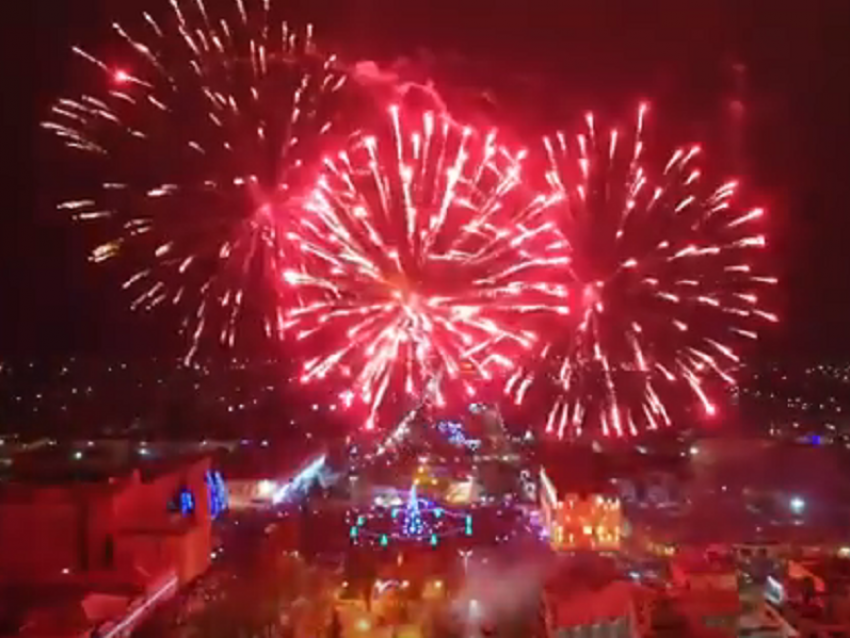 Станислав Гладыш поделился видео новогоднего фейерверка в Борисоглебске