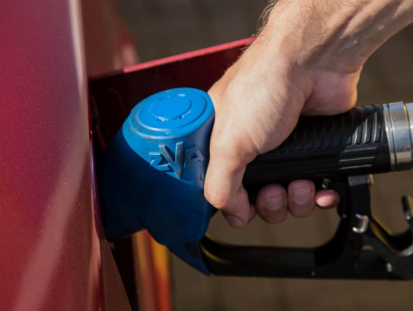 Цены на бензин снова выросли в Воронежской области