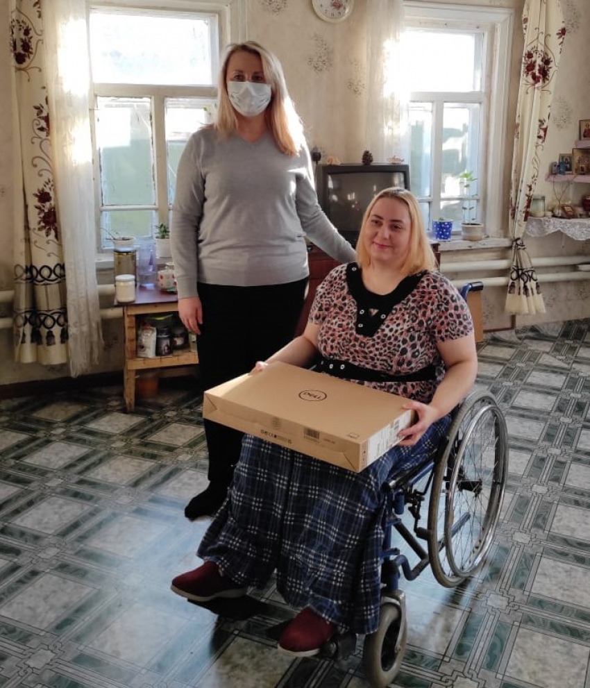 Волонтёру-психологу из Новохоперска  подарили к Новому году ноутбук