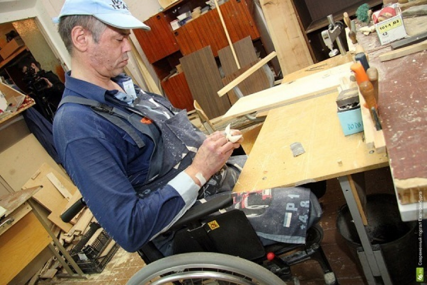 Со следующего года в Воронежской области займутся трудоустройством инвалидов