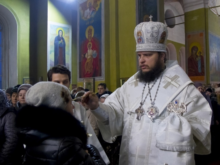 Всенощное бдение в канун праздника Богоявления Владыка Сергий провел в Богоявленском храме Грибановки