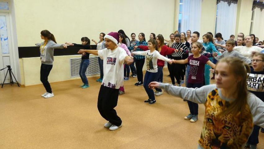 «Хип-хоп Дед Мороз» провел мастер-класс для борисоглебских школьников и студентов