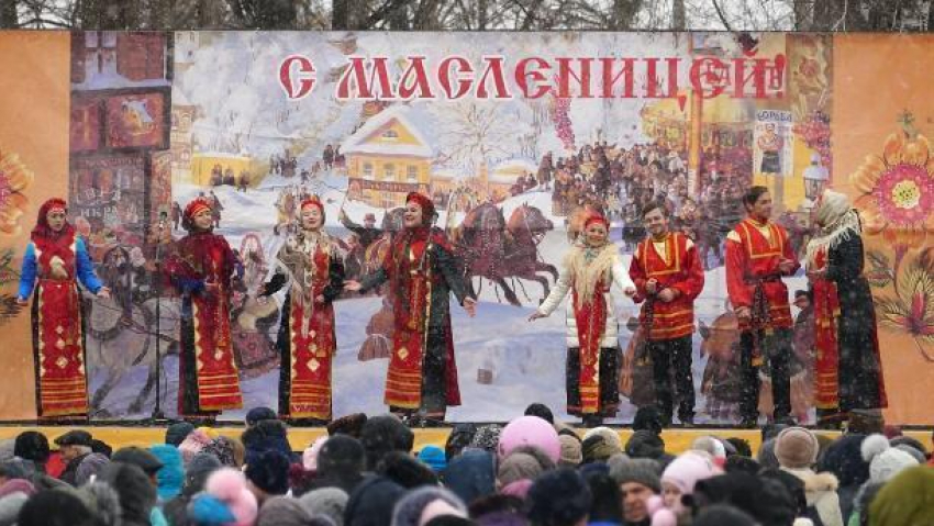 Масленица в Борисоглебске: гуляния на центральной площади собрали тысячи горожан 