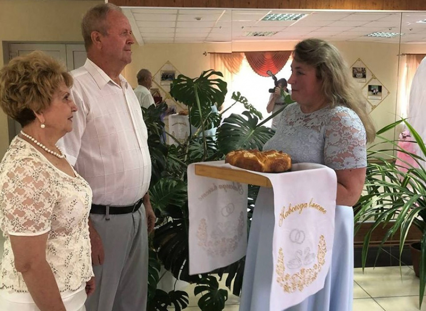 В Новохоперском районе поздравили «золотую» пару 