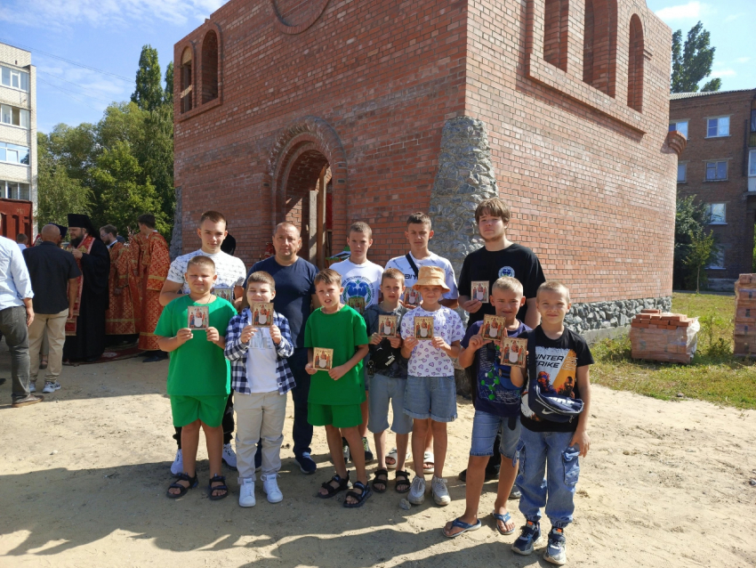 В Борисоглебске у храма в честь небесного покровителя  ВДВ прошел молебен 