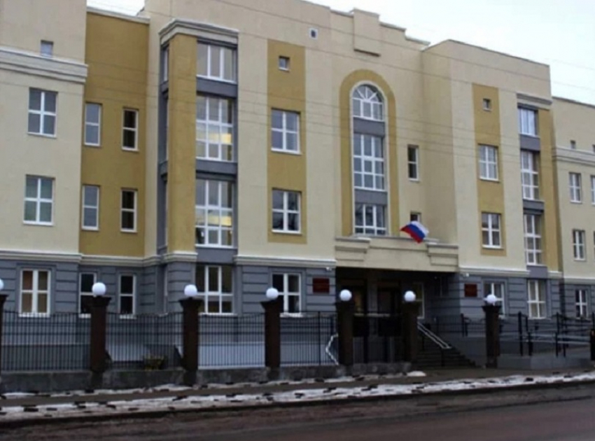 Полицейского, обвиняемого по двум статьям УК, Борисоглебский суд отпустил под домашний арест 