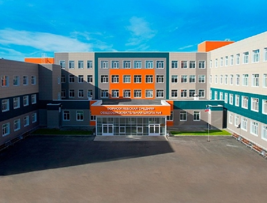 Школу, детский сад и спорткомплекс построили под боком у аэродрома в Борисоглебске вопреки запрету военных
