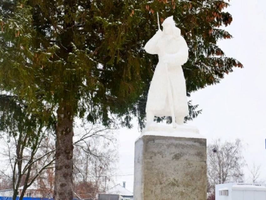 В Грибановке установили скульптуру белого красноармейца на мемориале героям гражданской войны