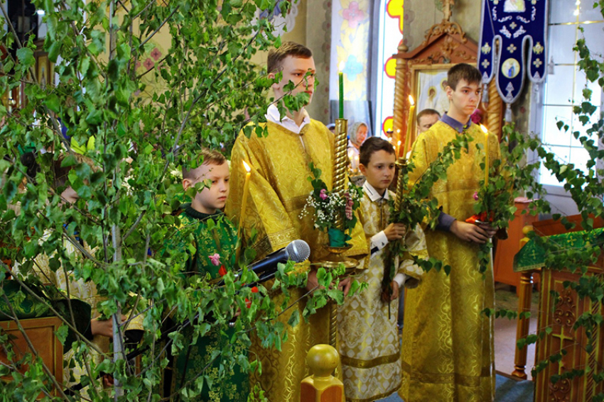 4 июня храмы Борисоглебска напоминали зеленые сады